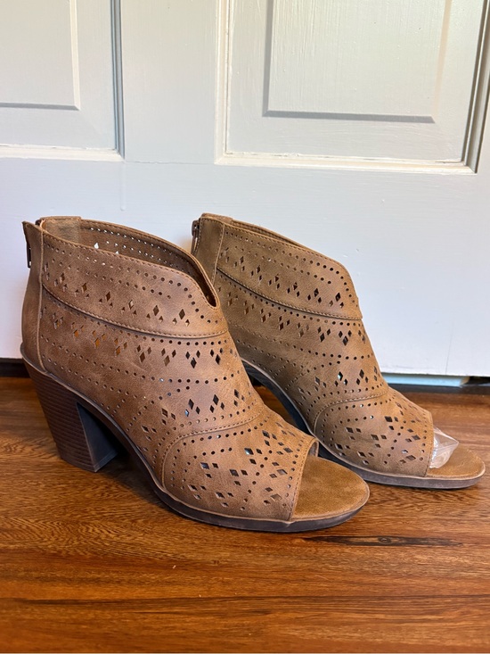 Jellypop Shoes - Jellypop Clarita Size 10 Suede Cutout Peep-Toe Tan Booties